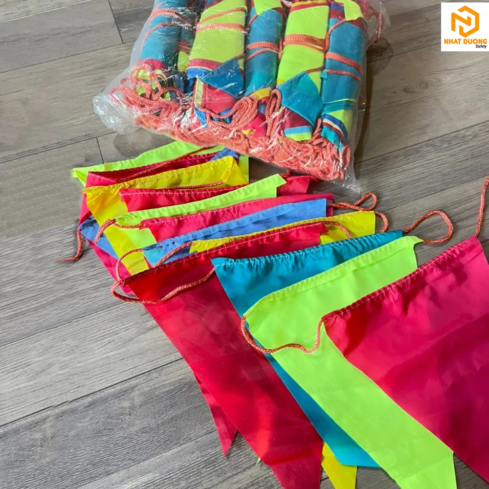 Cờ dây tam giác nhiều màu, cờ đuôi nheo