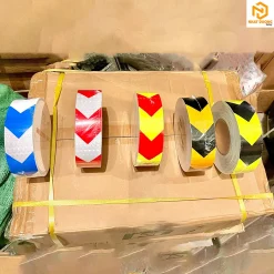 Băng keo phản quang tổ ong mũi tên lớn