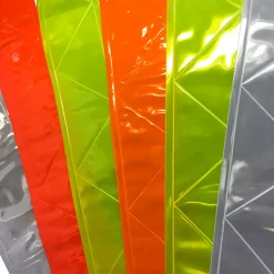 Phản quang nhựa họa tiết W